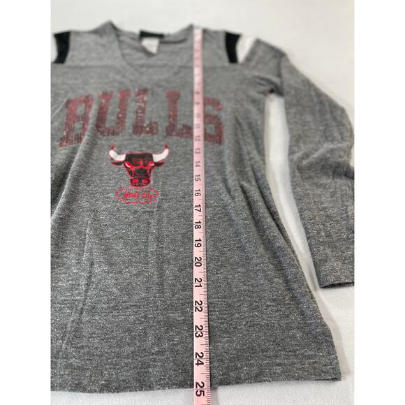 Chicago Bulls Women's V-Neck Long Sleeve Shirt by 5th & Ocean Size M - Picture 8 of 8